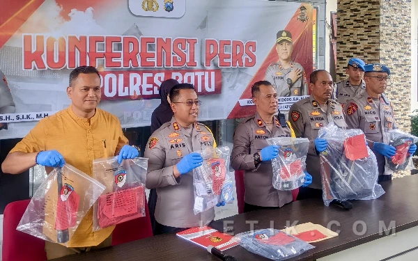 Thumbnail Berita - Pantau Facebook Korban, Dua Pria Bobol Rumah dan Gasak Ratusan Keping Emas