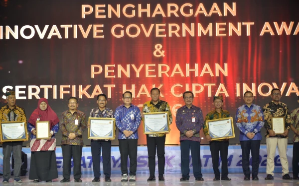 Thumbnail Berita - Expo SMK Hebat Jatim Dinilai Strategis, Yusharto Huntoyungo Tekankan Keberlanjutan Inovasi