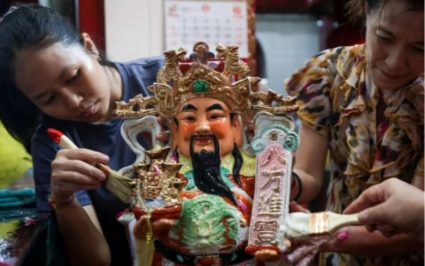 Thumbnail Berita - Ritual Cuci Rupang Tandai Persiapan Imlek 2577 Kongzili