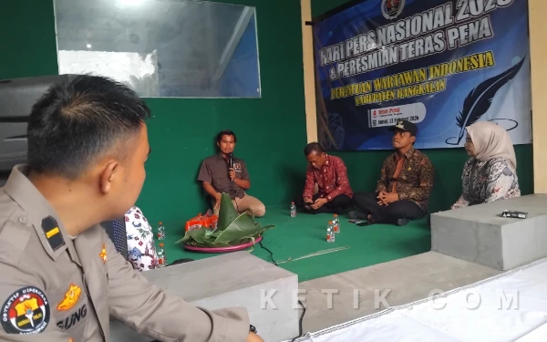 Thumbnail Berita - Lewat Tumpengan dalam HPN, PWI Bangkalan Tegaskan Perlindungan Hukum Wartawan