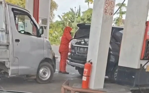 Thumbnail Berita - Viral Mobil Dinas Kemenag Tuban Beli Pertalite, Pertamina Beri Sanksi Sepekan SPBU Latsari