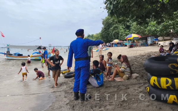 Thumbnail Berita - Libur Imlek, Satpolairud Polres Situbondo Gelar Patroli Disejumlah Wisata Bahari