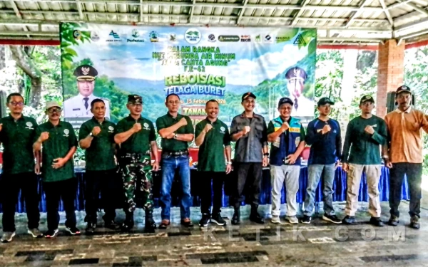 Thumbnail Berita - Reboisasi Telaga Buret, DLH Tulungagung Tekankan Keseimbangan Lingkungan