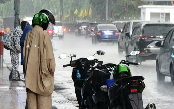 Thumbnail Berita - Prakiraan Cuaca 16 Februari 2026: Surabaya dan Malang Diprakirakan Hujan Ringan