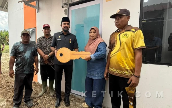Thumbnail Berita - Bupati Aceh Timur Resmikan 32 Unit Huntara Penaron