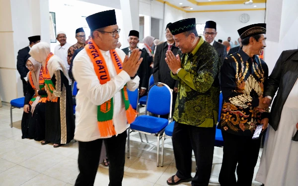Thumbnail Berita - Penutupan Manasik KBIHU Nurut Taqwa 2026, Wali Kota Batu: Luruskan Niat dan Jaga Kekompakan
