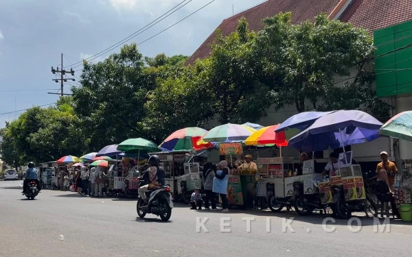Thumbnail Berita - Pemkot Malang Siapkan Uji Coba Zona PKL di Alun-alun Merdeka, Begini Skema Uji Coba dan Pengalihan Arusnya