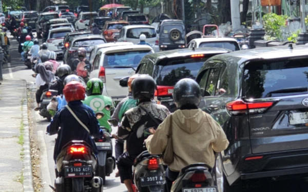 Thumbnail Berita - Polisi Terjunkan 70 Personel, Antisipasi Kepadatan Lalu Lintas saat Libur Panjang Imlek dan Awal Ramadan di Kota Malang