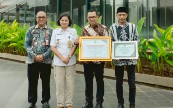 Thumbnail Berita - Komitmen Cegah Narkoba, Wali Kota Batu dan Desa Bulukerto Sabet Penghargaan BNN