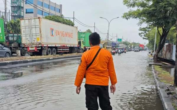 Thumbnail Berita - BPBD Surabaya Sebut Banjir di Osowilangun Bukan Rob, Ini Penjelasannya