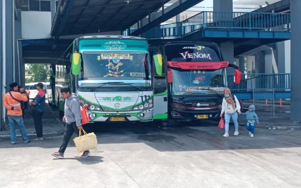 Thumbnail Berita - Libur Imlek dan Awal Ramadan 2026, Penumpang di Terminal Arjosari Malang Melonjak 40 Persen