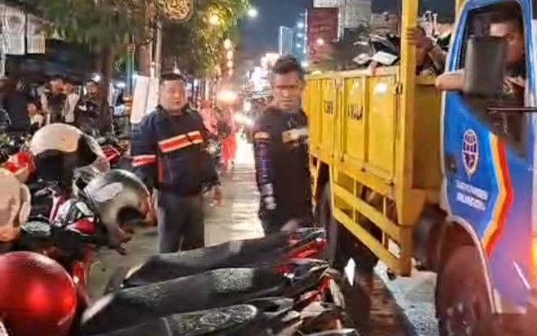 Thumbnail Berita - Tegas! Dishub Kota Malang Tertibkan Parkir Liar di Kayutangan Heritage, 10 Motor Diangkut