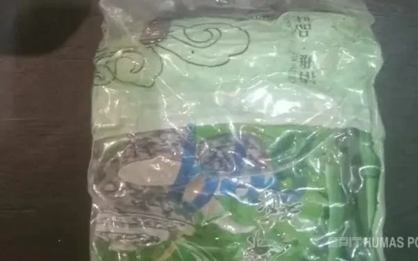 Thumbnail Berita - Bareskrim–Bea Cukai Bongkar Peredaran Sabu di Rokan Hulu, Satu Tersangka dan Paket Besar Diamankan