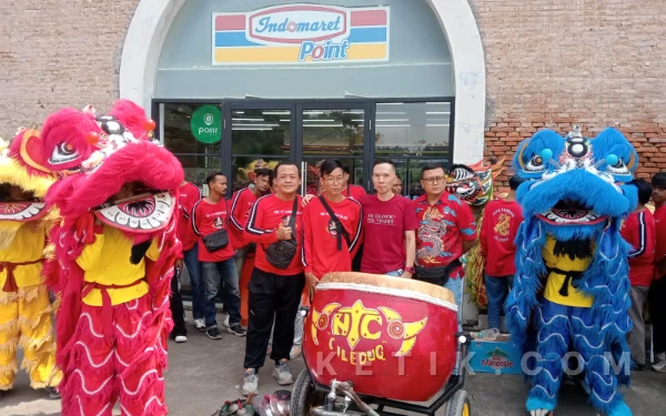 Thumbnail Berita - Ribuan Pengunjung Padati Rest Area Banjaratma, Saksikan Atraksi Barongsai Meriahkan Imlek 2026