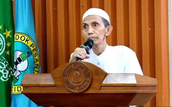 Thumbnail Berita - Kiai Zuhri Zaini Bedah Karakter Ulama Akhirat di Pengajian Ramadan Nurul Jadid Probolinggo