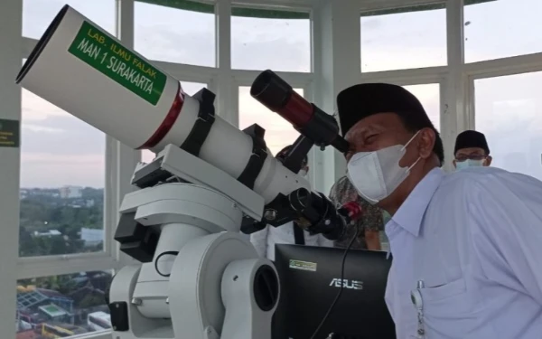 Thumbnail Berita - Hilal di Jawa Timur Tak Terlihat, Kemenag Laporkan Hasil ke Pemerintah Pusat
