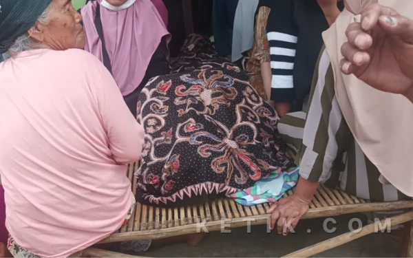 Thumbnail Berita - Pria di Torjun Sampang Tewas Tersengat Listrik saat Pasang Kipas Angin