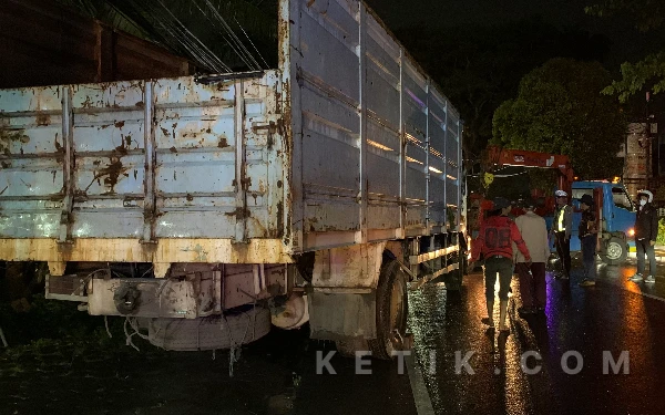 Thumbnail Berita - Jalan Patimura Kota Batu Macet Total, Imbas Evakuasi Truk Rem Blong