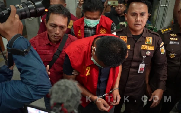 Thumbnail Berita - Anggota DPRD Muara Enim Kholizul Tamhulis Beserta Anaknya Ditangkap Kejati Sumsel, Diduga Terima Rp1,6 Miliar dari Proyek Irigasi