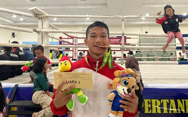Thumbnail Berita - Dari Korban Perundungan ke Atlet Muay Thai, Priyo Efrat Manurung Kejar Mimpi hingga Tingkat Provinsi