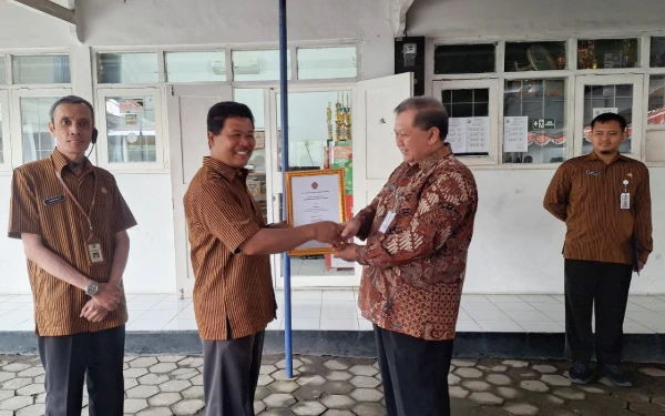 Thumbnail Berita - Sleman Borong Penghargaan Bidang Farmasi dan Alkes DIY, Cahya Purnama: Ini Buah Disiplin