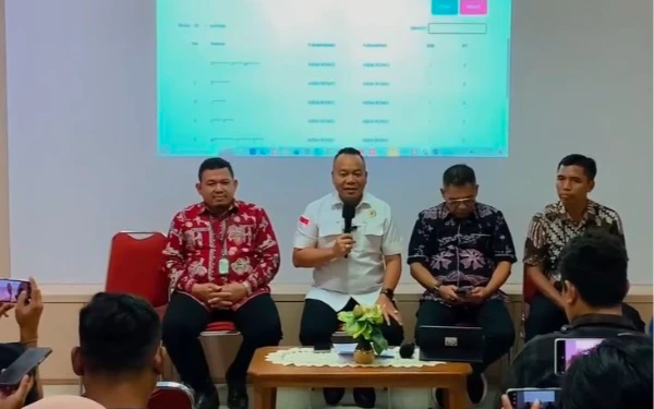 Thumbnail Berita - DPRD Surabaya Dukung Pemkot Jemput Bola DTSEN, Ingatkan Validasi Warga