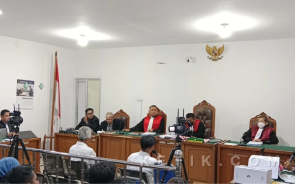 Thumbnail Berita - Tak Ada Bukti Aliran Fee ke Robi Vitergo, Kuasa Hukum Bongkar Fakta Persidangan Dana Pokir DPRD OKU di PN Palembang