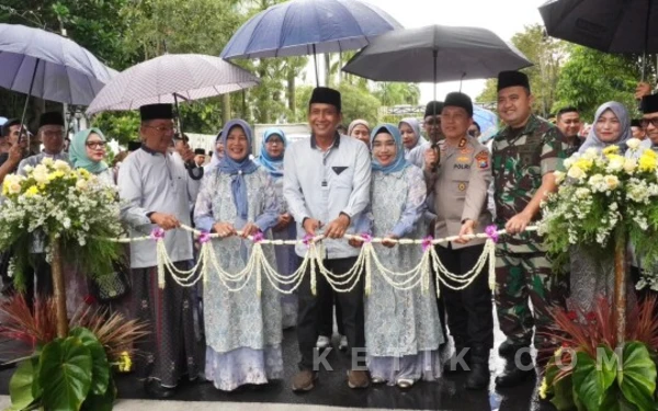 Thumbnail Berita - Bupati Bojonegoro Buka Bazar Ramadan UMKM Bahagia, Dorong Pertumbuhan dan Penguatan Pelaku Usaha