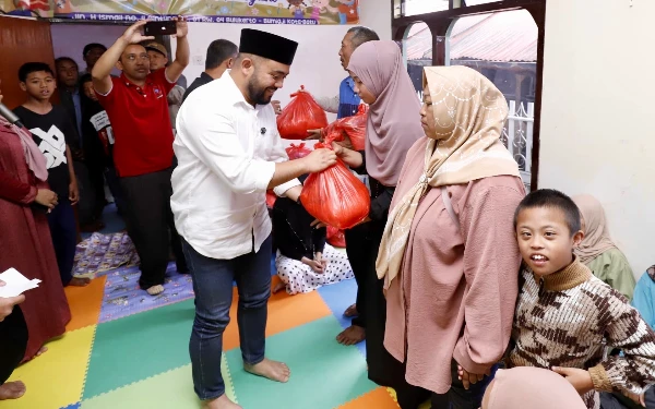 Thumbnail Berita - Mas Heli Salurkan 173 Sembako di Bulukerto Kota Batu, Ringankan Beban Warga Saat Ramadan