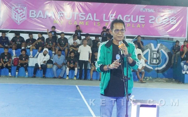 Foto Wakil Bupati Halmahera Selatan Helmi Umar Muchsin saat sambutan (Foto: Mursal/Ketik.com)