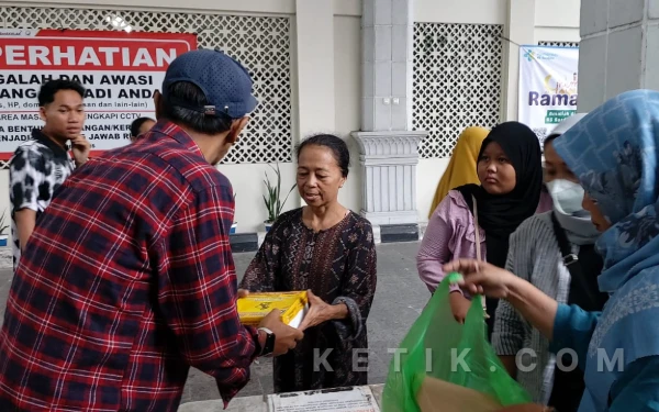 Komunitas Sejoli, Ketik.com, dan LKS BIMa Berbagi Ratusan Nasi Box di RSUP dr Sardjito