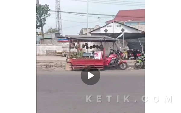 Thumbnail Berita - Pedagang Liar di Depan Pasar Ploso Jombang Disorot DPRD, Satpol PP Diminta Bertindak