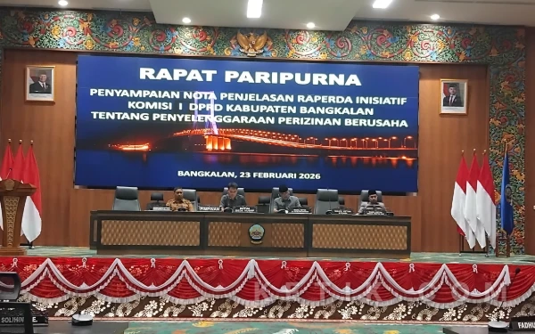 Thumbnail Berita - Komisi I DPRD Bangkalan Sampaikan Nota Penjelasan Raperda Inisiatif tentang Penyelenggaraan Perizinan Berusaha