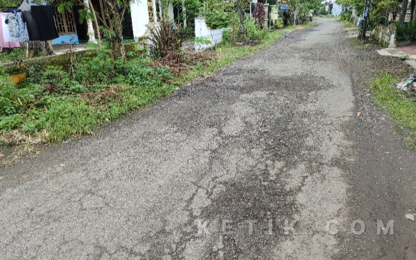 Thumbnail Berita - Proyek Jalan Dapurkejambon–Dukuhklopo Jombang Rp225 Juta Dipertanyakan, Papan Terpasang tapi Pengerjaan Belum Jelas