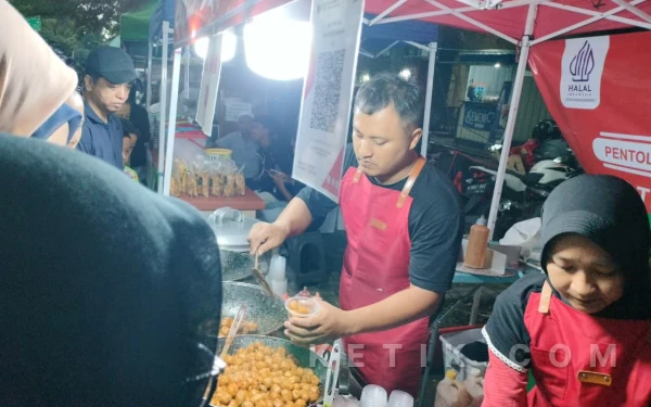 Thumbnail Berita - Manfaatkan Momen Ramadan, Pedagang Kota Malang Raup Rezeki di Pasar Takjil