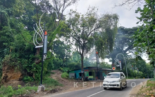 Thumbnail Berita - Makin Estetik! PJU Ikonik 'Mliwis Putih' Kini Sambut Pengguna Jalan di Seluruh Perbatasan Bojonegoro