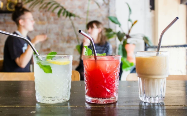 Thumbnail Berita - Hindari saat Sahur, Ini Jenis Minuman yang Bisa Bikin Cepat Haus dan Lemas