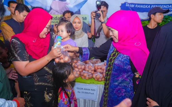 Thumbnail Berita - Gaspol! Gubernur Jatim Tak Berhenti Gelar Pasar Murah Jaga Daya Beli Masyatrakat