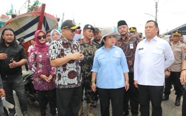 Thumbnail Berita - Komisi IV DPR RI: Pelabuhan Tegalsari Kota Tegal Kotor, Padahal Kontribusinya Besar!