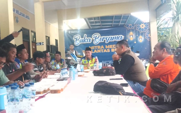 Thumbnail Berita - Perkuat Sinergitas, Satlantas Polres Brebes Berbagi Takjil dan Buka Puasa Bersama Mitra Media