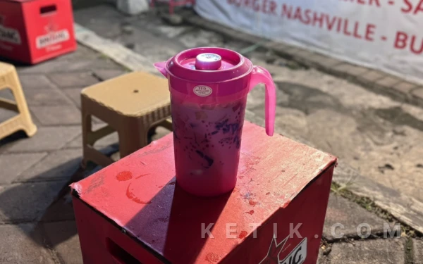 Thumbnail Berita - Berburu Es Teler Teko Viral, Gerai Up To Date Mojokerto Tawarkan Berbagai Menu Kekinian