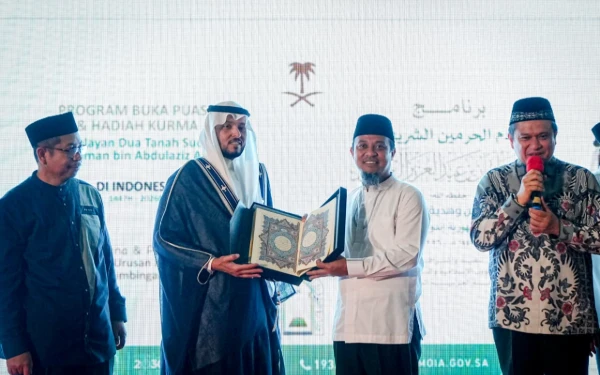 Thumbnail Berita - Ribuan Jemaah Nikmati Buka Puasa Program Raja Salman di Makassar, Gubernur Sulsel: Semoga Berkah