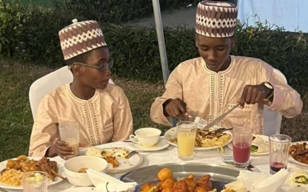 Thumbnail Berita - Cerita Mahasiswa Gambia Jalani Ramadan di Indonesia, Soroti Perbedaan Tarawih