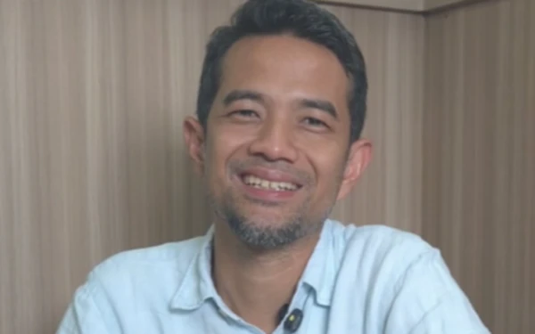 Thumbnail Berita - Emang Iya Pria Nggak Boleh Nangis? Yuk, Belajar Jadi Ayah Bersama Dr. Irfan Aulia