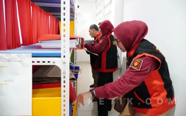 Thumbnail Berita - Kejati Sumsel Geledah Rumah Dirut PT KMM-Kantor Jamkrindo, Kasus Distribusi Semen 2018-2022 Kian Mengerucut