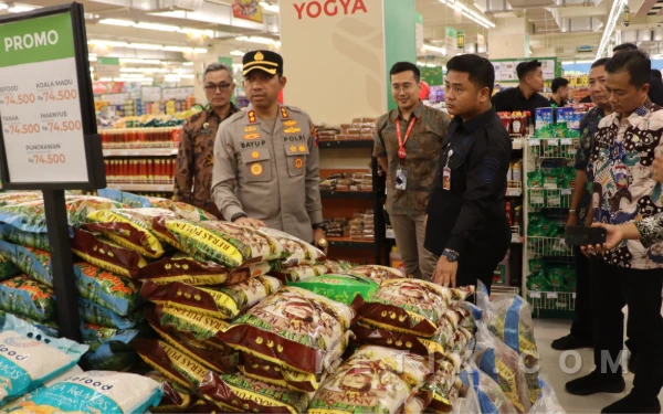 Thumbnail Berita - Forkopimda Tegal Pantau Harga Sembako di Pasar Tradisional hingga Modern, Ini Hasilnya