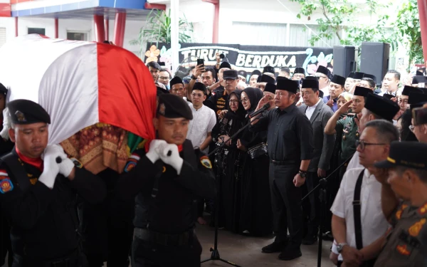 Thumbnail Berita - Upacara Kedinasan Iringi Kepergian Alex Noerdin, Herman Deru: Jasa Beliau akan Dikenang