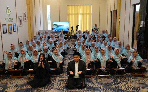 Thumbnail Berita - Kajian Senja! Apa Saja Ciri-Ciri Orang Disayang Allah? Ini Kata KH A Muzakky Al Hafidz