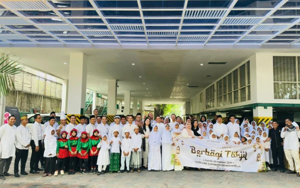 Thumbnail Berita - Unik! Rayakan HUT ke-19, Mercure Surabaya Grand Mirama Sajikan Takjil Sepanjang 19 Meter