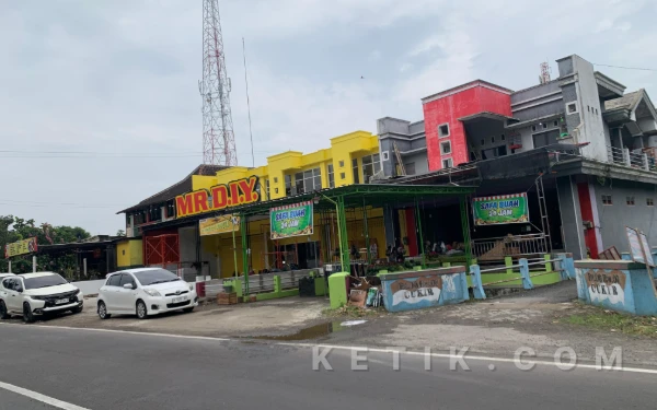 Thumbnail Berita - Perda Ada, Nyali Tiada? DPRD Pertanyakan Satpol PP Jombang yang Terkesan Biarkan Pembangunan Mr DIY Cukir